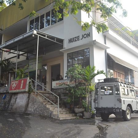 Huize Jon Hostel Маланг Екстериор снимка